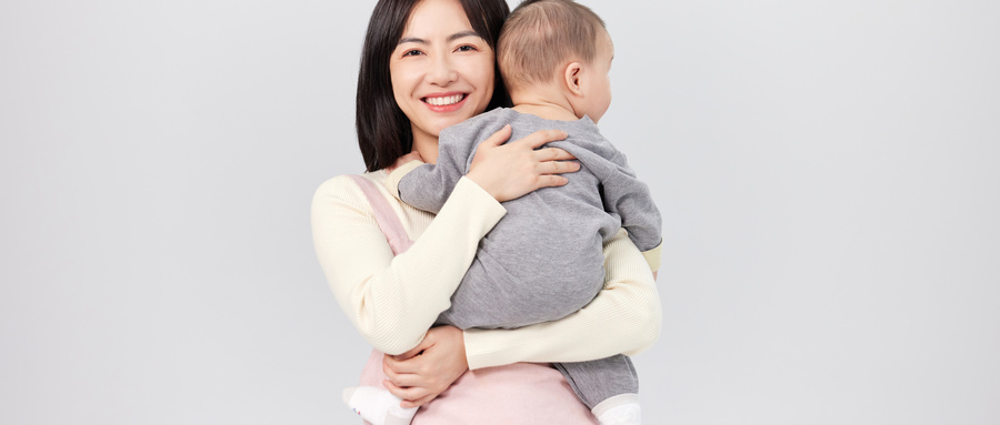 1636087272329758.jpg 攝圖網_501728717_wx_抱著小嬰兒的月嫂形象(企業商用).jpg