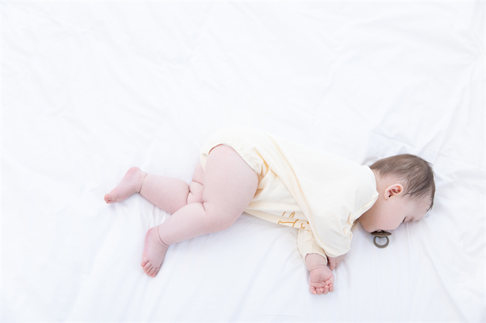 1641808399759126.jpg 攝圖網_501578724_嬰兒含奶嘴睡覺(企業商用).jpg