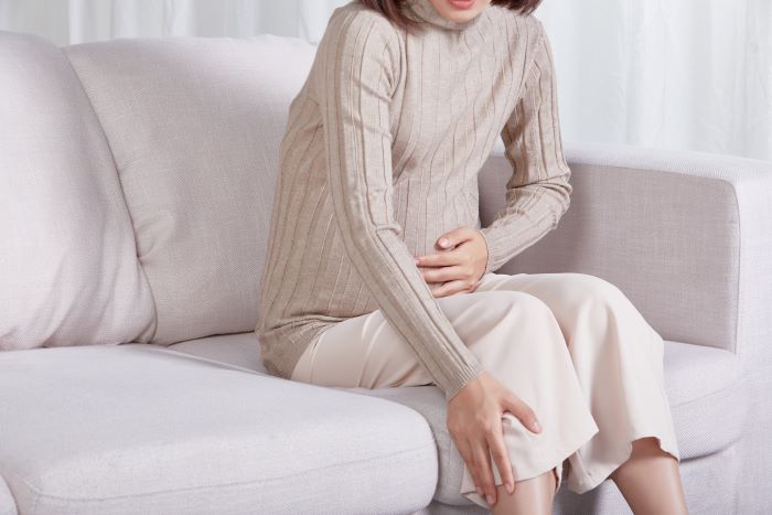 1642066144853450.jpg 攝圖網_501684130_孕婦給自己按摩小腿(企業商用).jpg